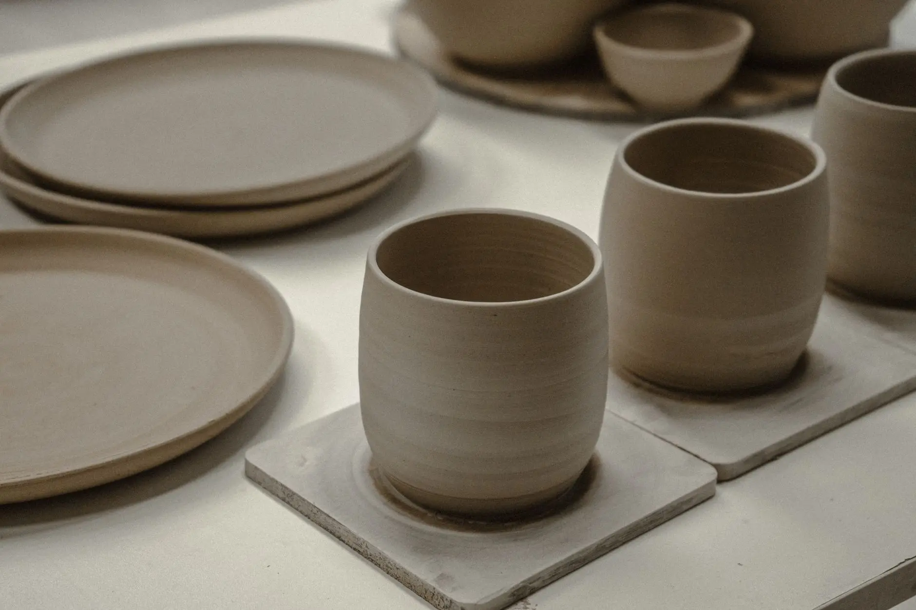 进口实验室仪器选型指南:光谱分析仪与色谱仪的核心参数对比